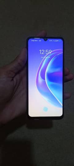 vivo v21e mbl  ik hath me use hai bilkul saf mbl hai seal pack