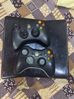 Xbox 360 2 controllers + games