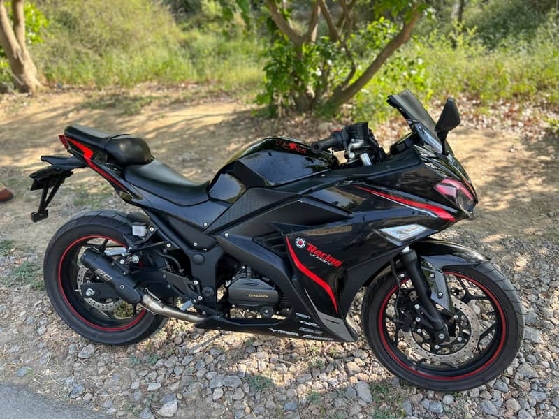 Replica of Yamaha R6 2022 model black 3