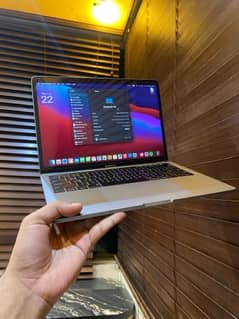 macbook pro 2019 13” late touch bar 0