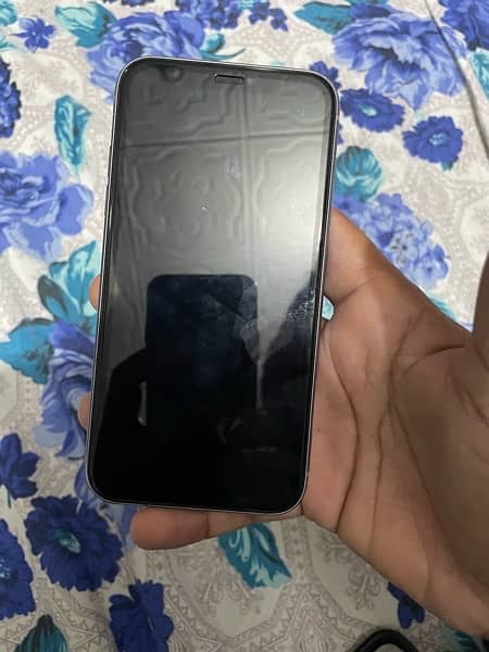 IPHONE 11 NON PTA AVAILABLE IN GOOD CONDITION 1