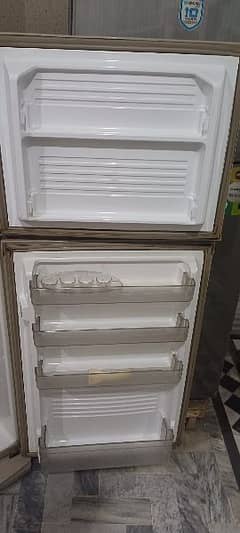 dawlance medium size fridge