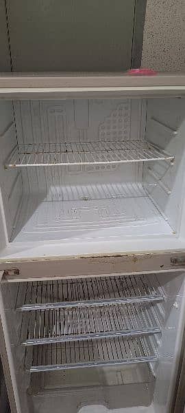 dawlance medium size fridge 1