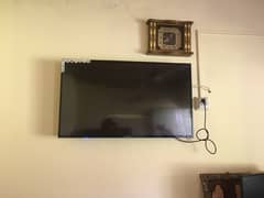 ecostar led 49 inch ha aik line ha bich may baqi okay ha 10/9 ha