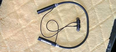 EARPHONE