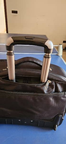 laptop travelling bag with trolley 1