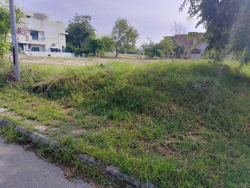 9 Marla plot in reasonable price DHA 2 0