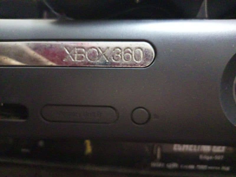 Xbox 360 in a good and working condition 2