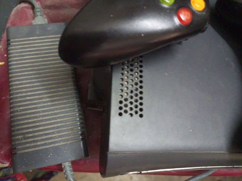 Xbox 360 in a good and working condition 5