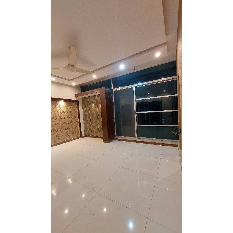 Fabulous One Kanal Corner Bungalow For Rent In Paragon City 11