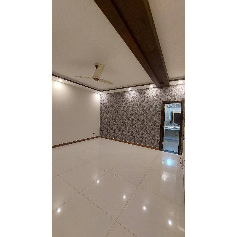 Fabulous One Kanal Corner Bungalow For Rent In Paragon City 15