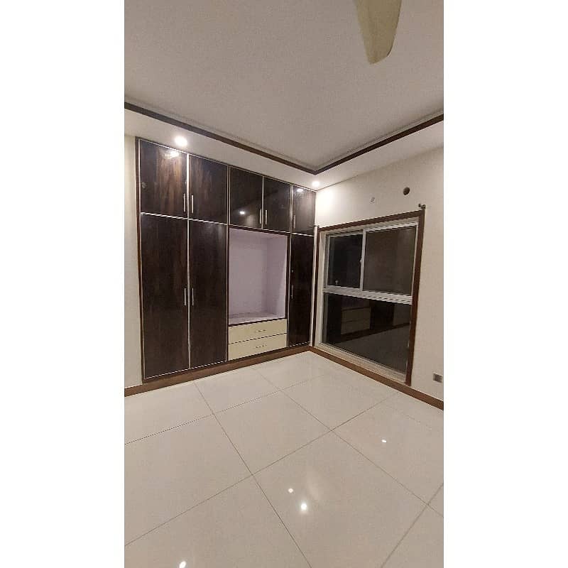 Fabulous One Kanal Corner Bungalow For Rent In Paragon City 17