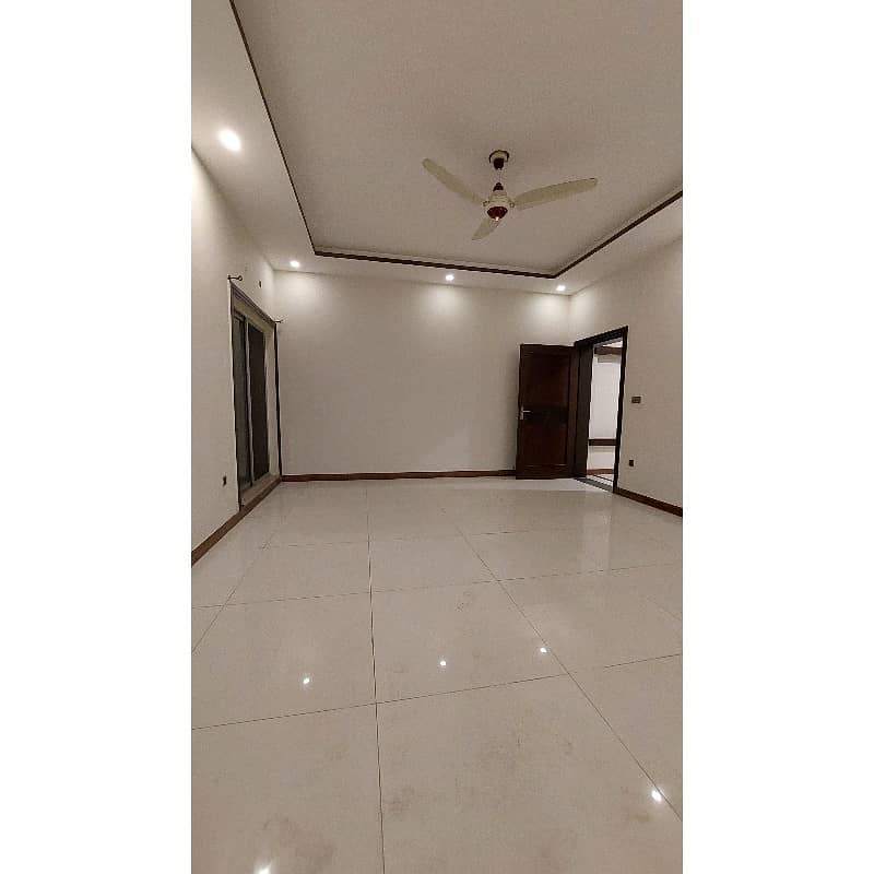 Fabulous One Kanal Corner Bungalow For Rent In Paragon City 23