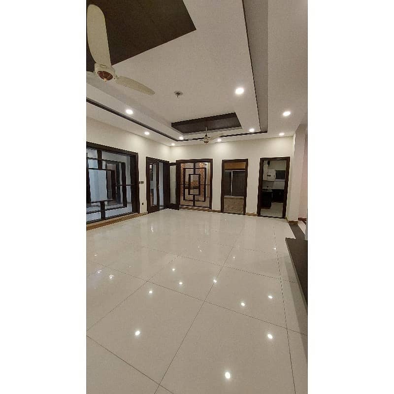 Fabulous One Kanal Corner Bungalow For Rent In Paragon City 31