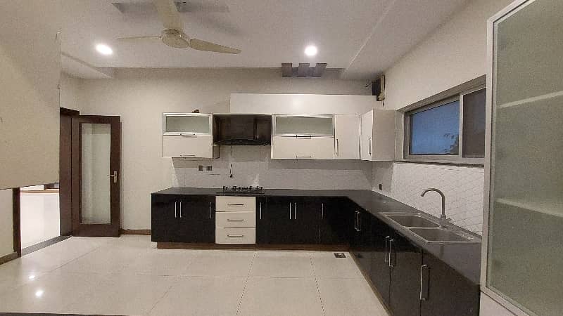 Fabulous One Kanal Corner Bungalow For Rent In Paragon City 33