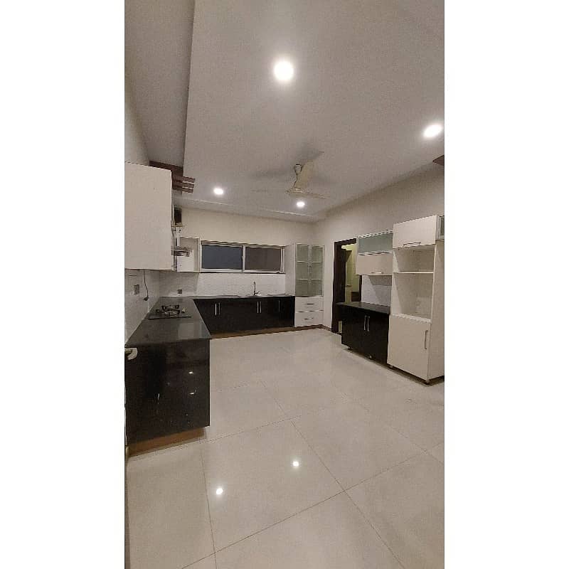 Fabulous One Kanal Corner Bungalow For Rent In Paragon City 35