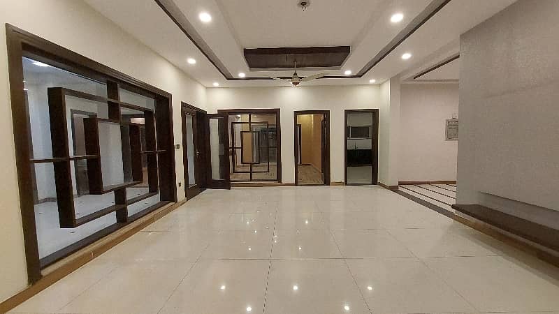 One Kanal (20-Marla) New Modern Design Fabulous Corner Luxury House For Sale In R-Block Imperial Garden, Paragon City, Barki Road 36