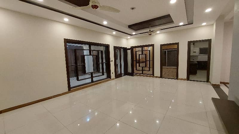 One Kanal (20-Marla) New Modern Design Fabulous Corner Luxury House For Sale In R-Block Imperial Garden, Paragon City, Barki Road 37