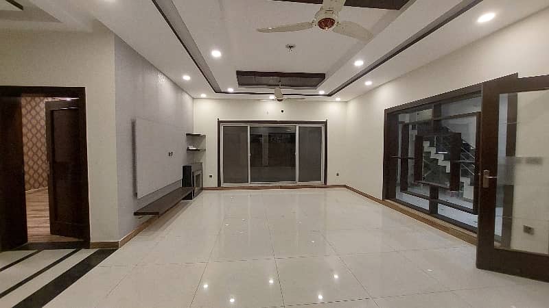 One Kanal (20-Marla) New Modern Design Fabulous Corner Luxury House For Sale In R-Block Imperial Garden, Paragon City, Barki Road 43