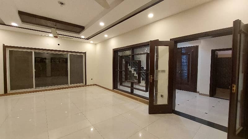 One Kanal (20-Marla) New Modern Design Fabulous Corner Luxury House For Sale In R-Block Imperial Garden, Paragon City, Barki Road 44