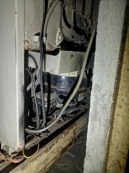 Fridge in Used condition 4