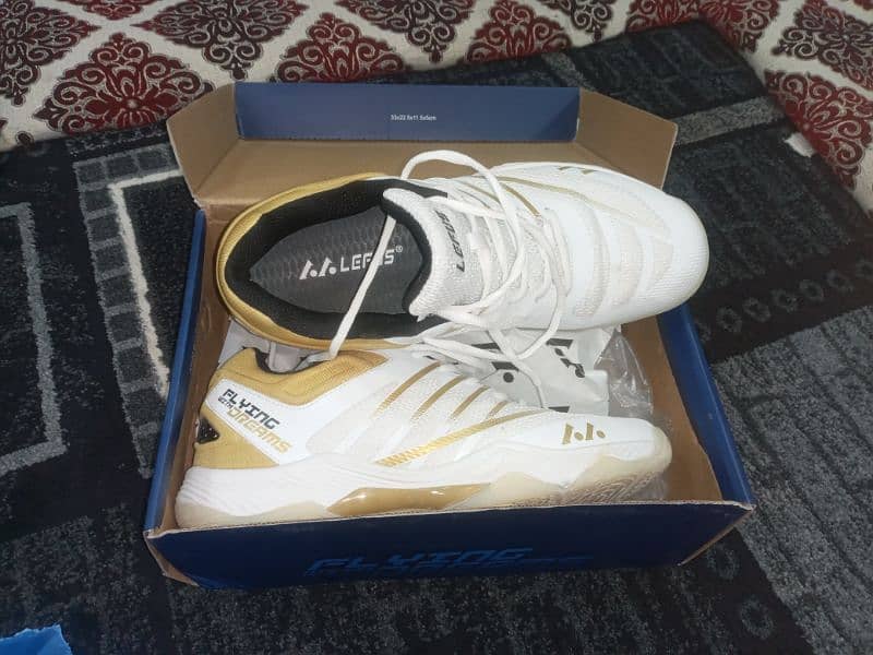 lefus original badminton shoes 1