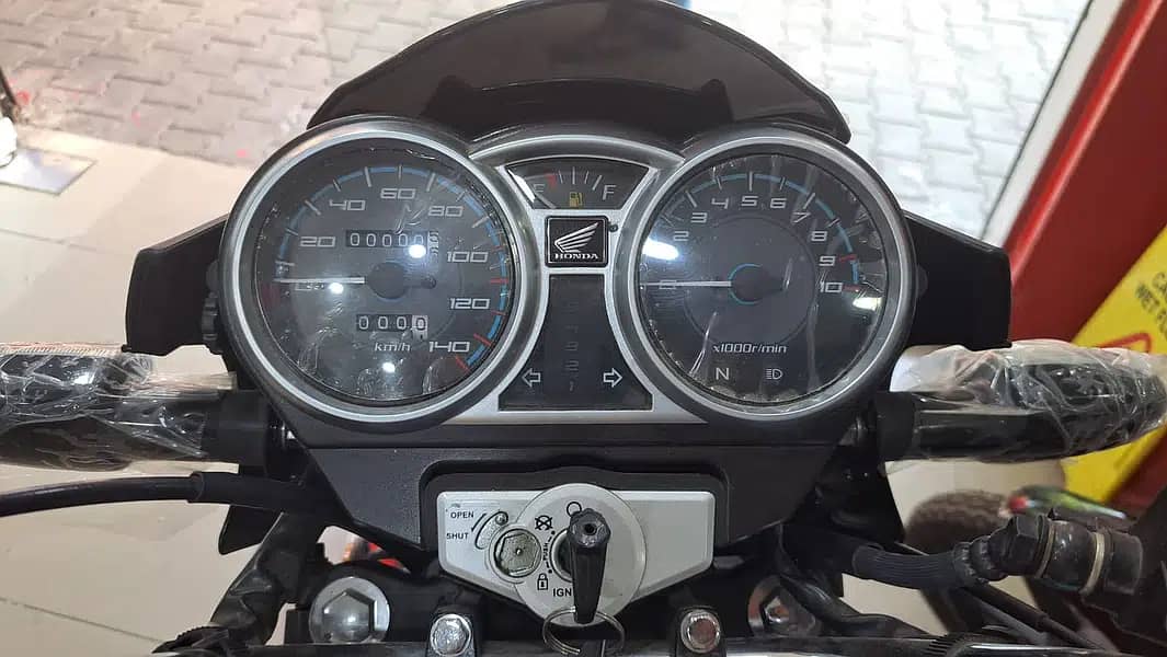 Honda CB 150F 2024 6