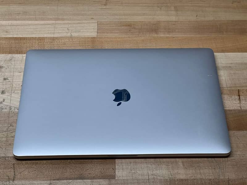 Macbook Pro 15.6 2018 Touchbar 1