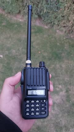 ICOM IC-V80 Two-Way Radio Walkie-Talkie with Complete Box 0