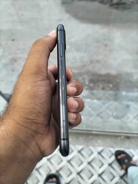 Urgent Sale iPhone 11 pta approved 1 Lac R/s only 4