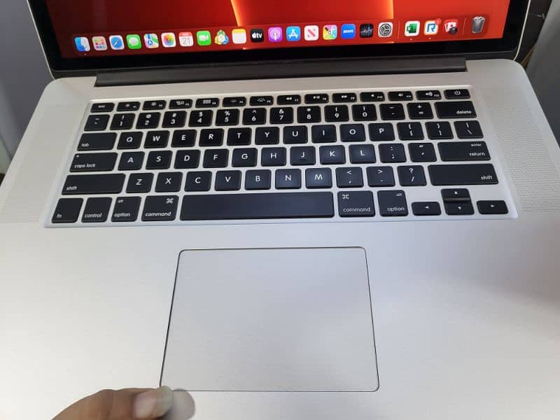 macbook pro 15" inch core i7 16gb ram 256gb ssd 2