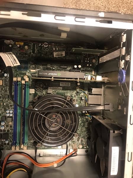 Lenovo intel(R)Xeon(R)CPU E3 -1220vs   500 Gb Hard Disc 8 agh Ram 5