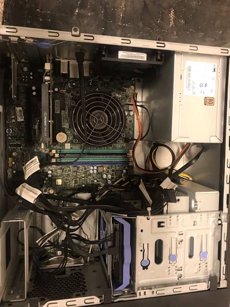 Lenovo intel(R)Xeon(R)CPU E3 -1220vs   500 Gb Hard Disc 8 agh Ram 11