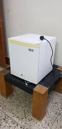 Japanese brand sansui room fridge in mint condition