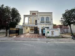 10 Marla Beautiful House For Rent In Overseas A Block Bahria Town Lahore 0