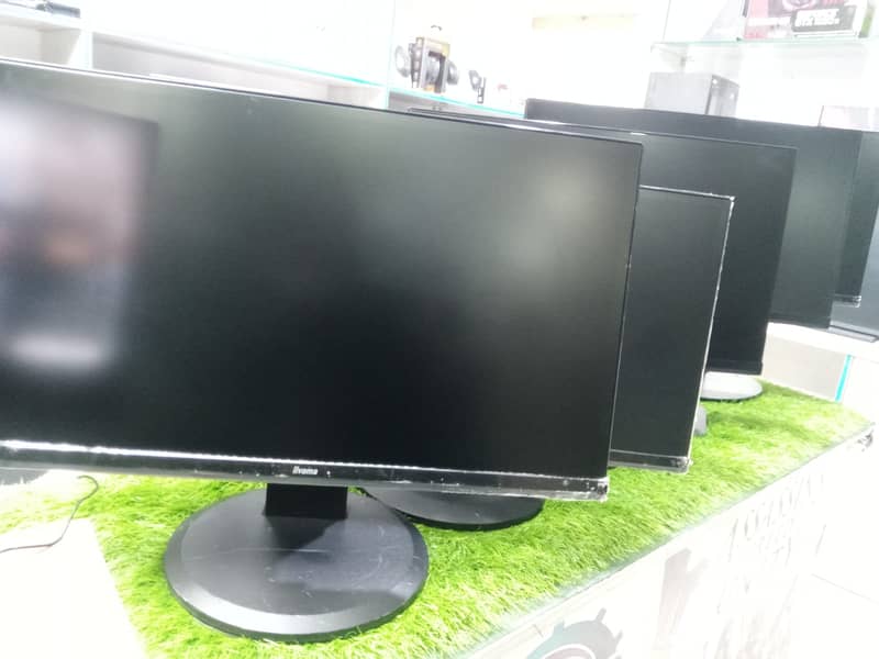 led 24" IIyama 5