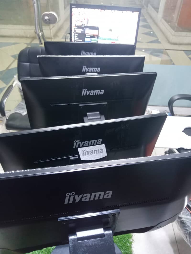 led 24" IIyama 11