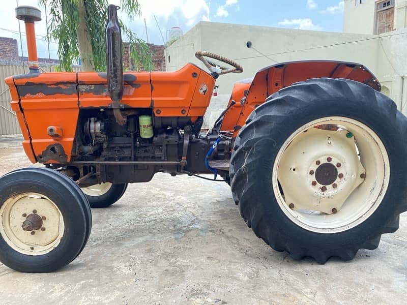 72 model tractor in good condition 2