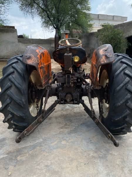 72 model tractor in good condition 4