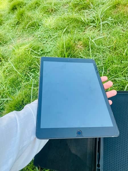 iPad 8 Generation 128GB 6