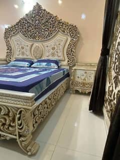 Wooden made bed set with high quality polish