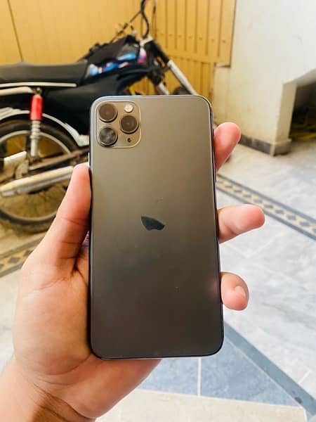 iPhone 11 Pro max 64 Gb 74 BH 2