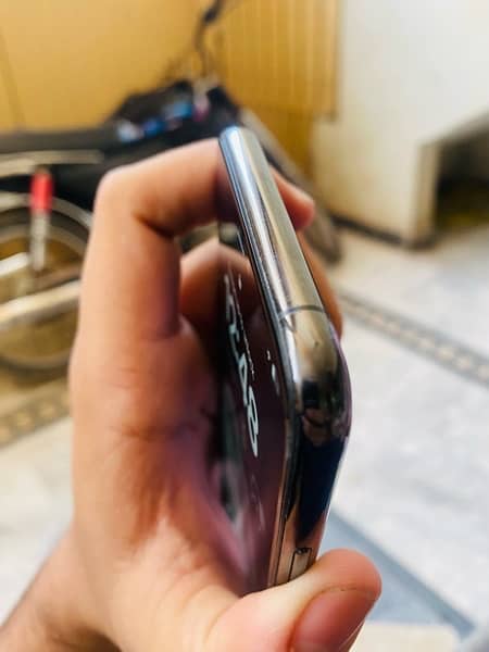 iPhone 11 Pro max 64 Gb 74 BH 4