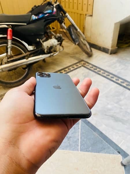 iPhone 11 Pro max 64 Gb 74 BH 6