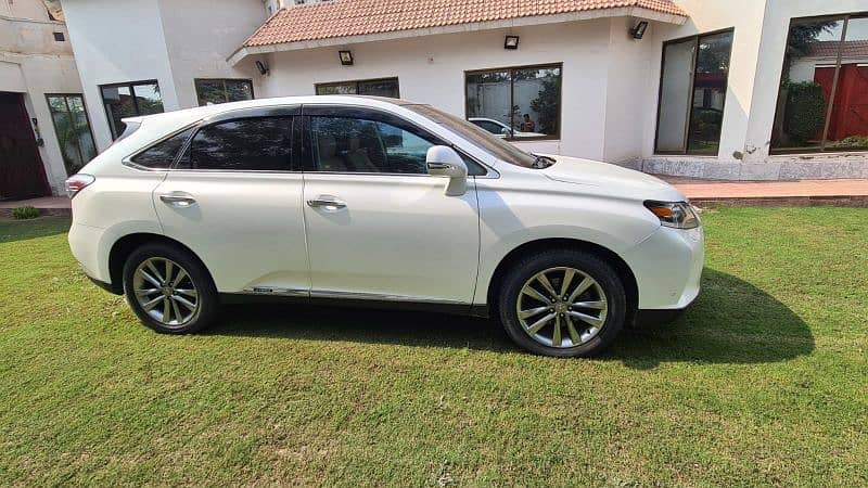 Lexus RX Series 2013 1