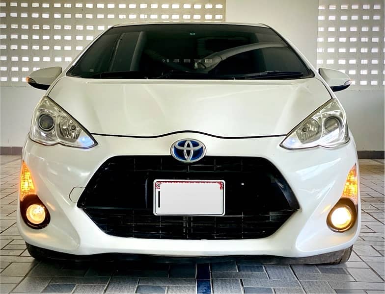 Toyota Aqua 2015 Pearl White 6