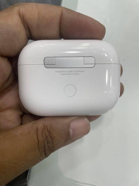 airpods pro 2nd generation (lightning port) 2