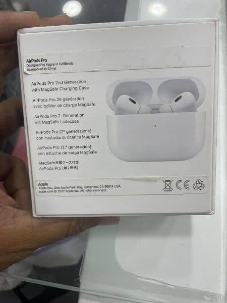 airpods pro 2nd generation (lightning port) 4