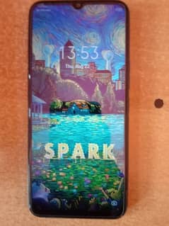 one hand use Tecno spark 8c 4/128 0