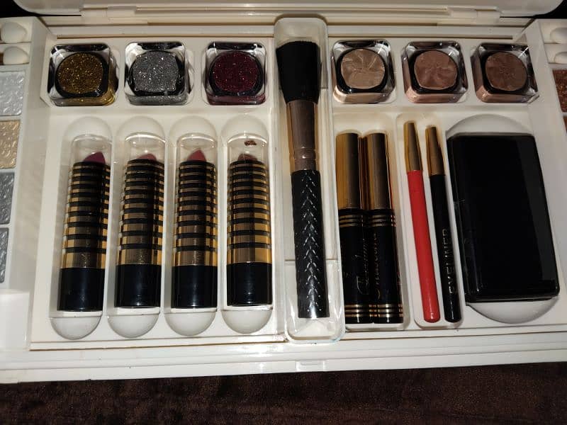 Professional Makeup kit 1